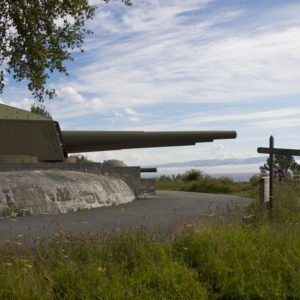 Austrått Fort, Kultur in Austrått, Kanonenturm mit drei Rohren zeigen auf den Fjord